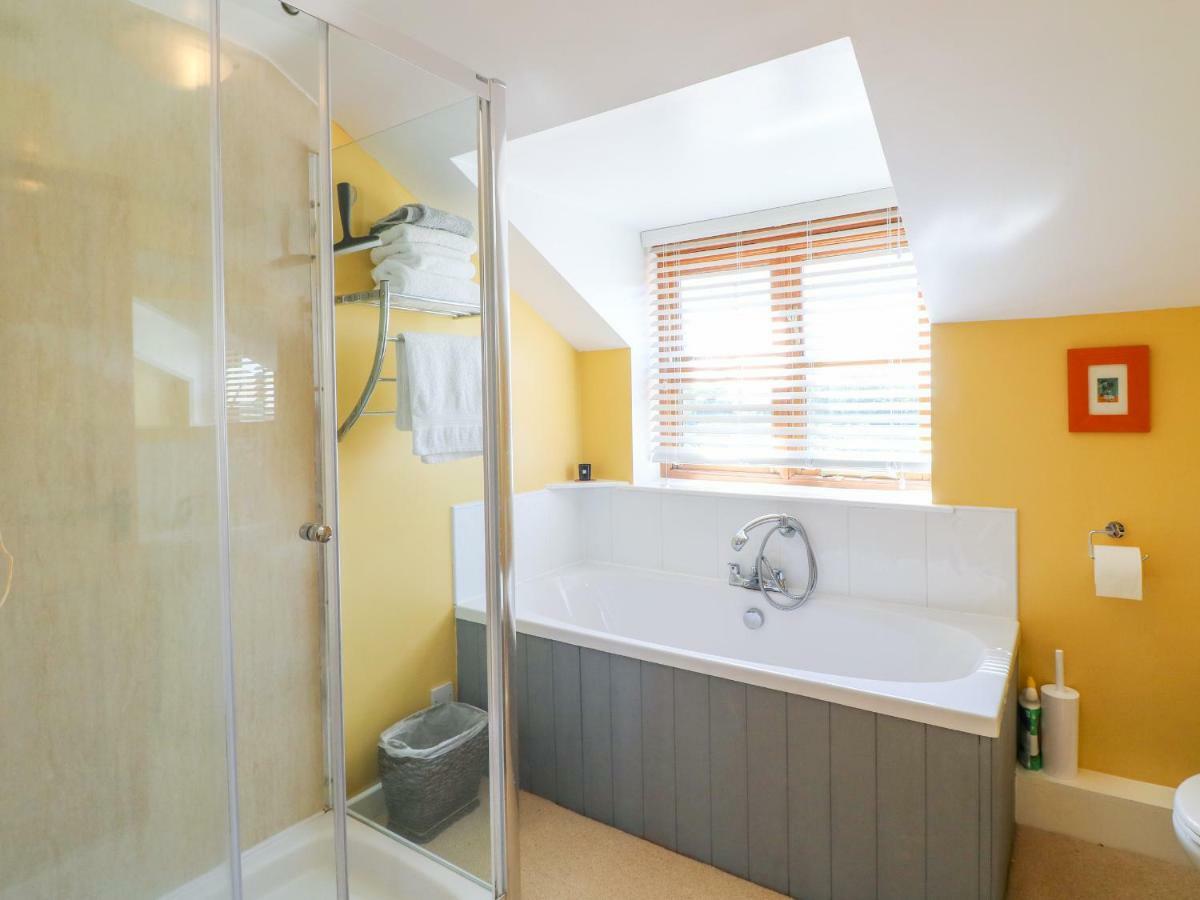 Grooms Leicester